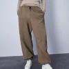 Champion Pantaloni in Nylon C Logo Patch Marrone Donna