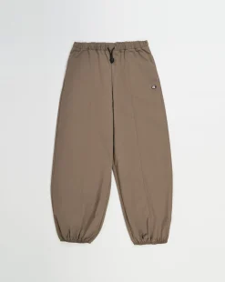 Champion Pantaloni in Nylon C Logo Patch Marrone Donna