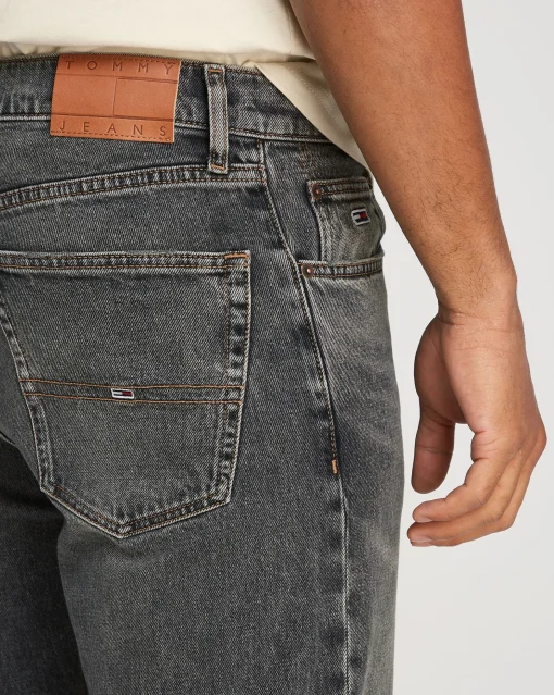 Jeans regular fit dritti neri con scoloriture Nero Uomo