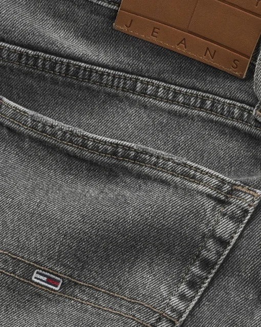 Jeans regular fit dritti neri con scoloriture Nero Uomo